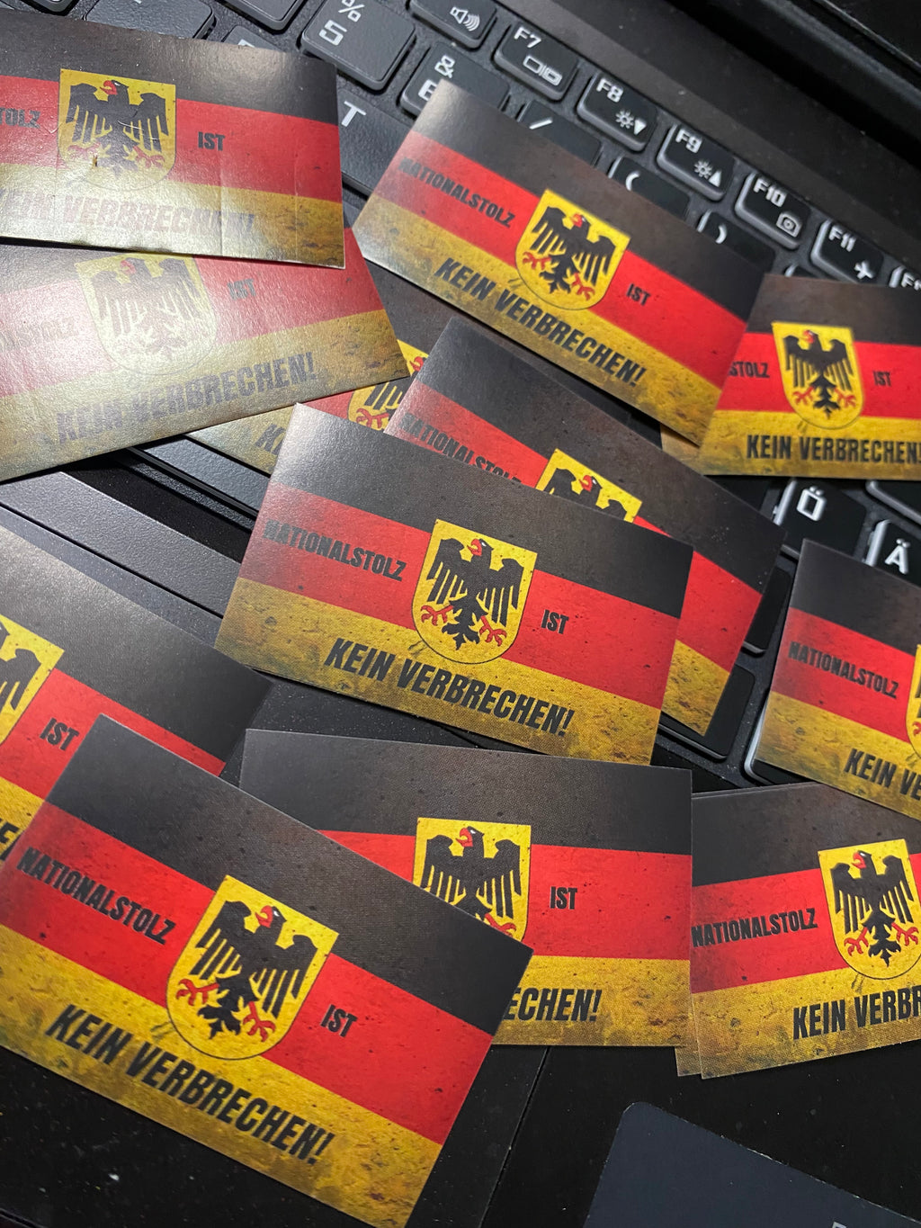 „Nationalstolz ist kein Verbrechen“ Sticker 5cm